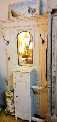 vestiaire henri 2,&eacute;co design meubles, meubles peints  100% recycl&eacute;s , upcycling meubles et objets ,meubles relook&eacute;s, upcycling, tapisserie d'ameublement, d&eacute;cors peints, relooking de meubles , mobiliers seconde main ,upcycling  , &eacute;conomie circulaire, tapisserie d&rsquo;ameublement, r&eacute;paration de meubles, r&eacute;novation de meubles, architecture d&rsquo;int&eacute;rieure &eacute;co responsable, artisans d&rsquo;art ,comptoir zingu&eacute; recycle 